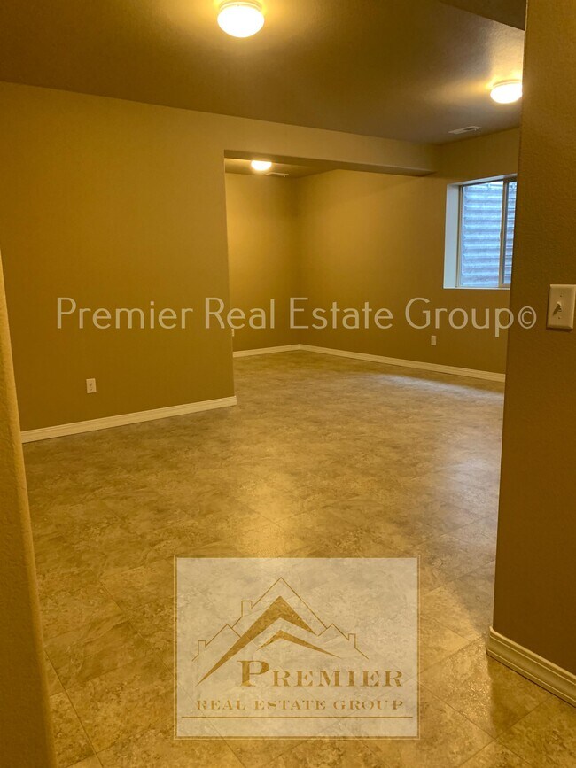 Building Photo - 5948 Revelstoke Dr