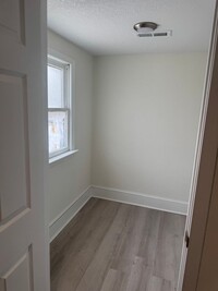 Building Photo - Gorgeous Four Bedroom Completed Upgraded