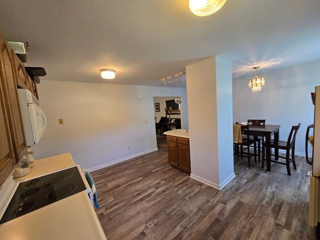 Building Photo - Nice Brick Ranch-Style House located across from Lowes in Sylva- 3BD/2BA $1800 a month available ...