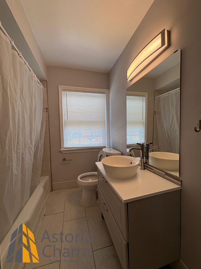 Building Photo - Warm & Welcoming 3 Bed, 2 Bath Home with C...