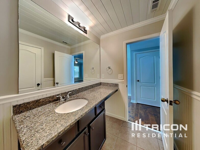 Building Photo - 2974 Olivine Dr SE