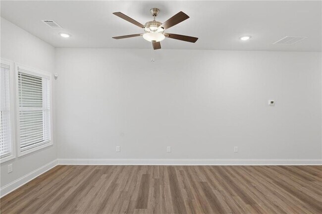 Building Photo - 2206 Chant St