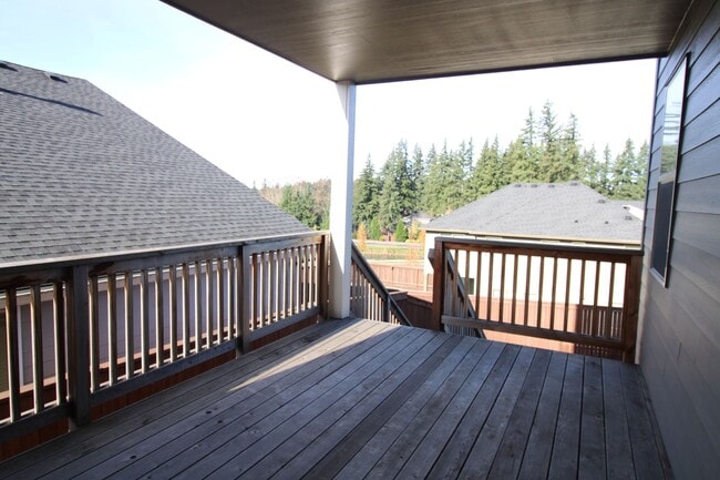 Building Photo - WELL MAINTAINED, BEAUTIFUL 5 BR HOME IN THE CAMAS HILLS!