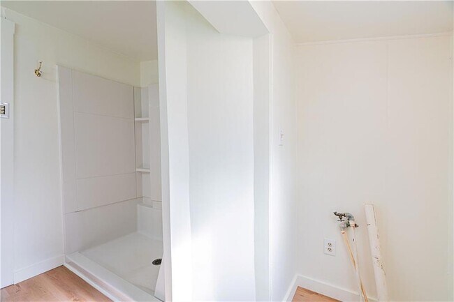 Building Photo - 805 Ave A