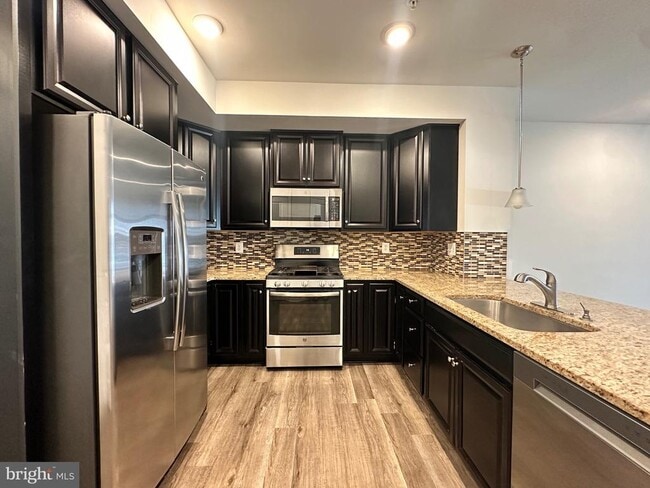 Building Photo - 13727 Endeavour Dr
