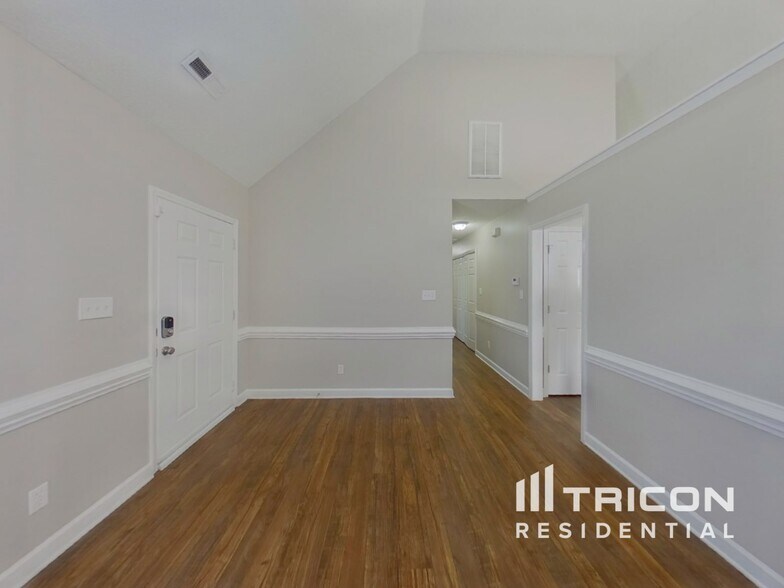 Building Photo - 717 Forest Valley Ln