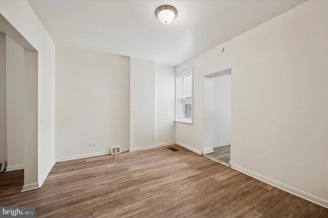 Building Photo - 5427 Delancey St