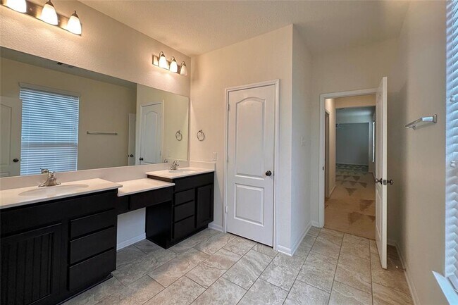 Building Photo - 25302 Farmdale Ln