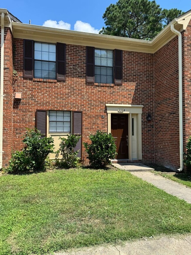 Building Photo - 306 Circuit Ln