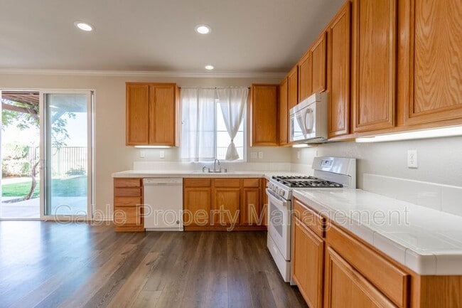 Building Photo - 37400 Queen Anne Pl