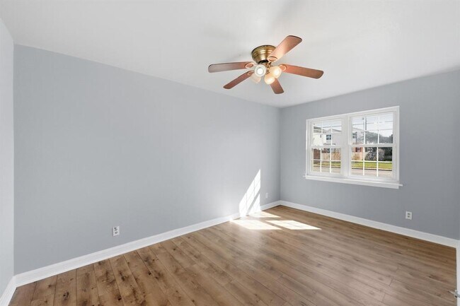 Building Photo - 6214 Club Terrace