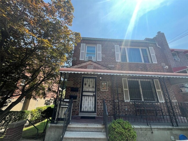 Primary Photo - 828 Waring Ave