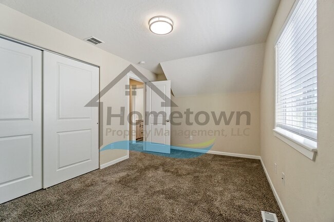 Building Photo - 2 Bedroom 2 Bath Home with Attached Garage...