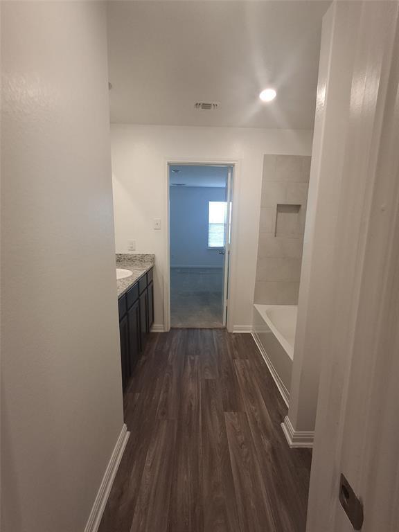 Building Photo - 405 Riverdale Dr