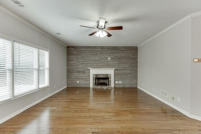 Building Photo - 1795 Lake Heights Cir