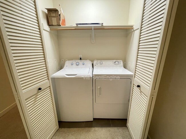 Building Photo - 659 NE Adwick Dr