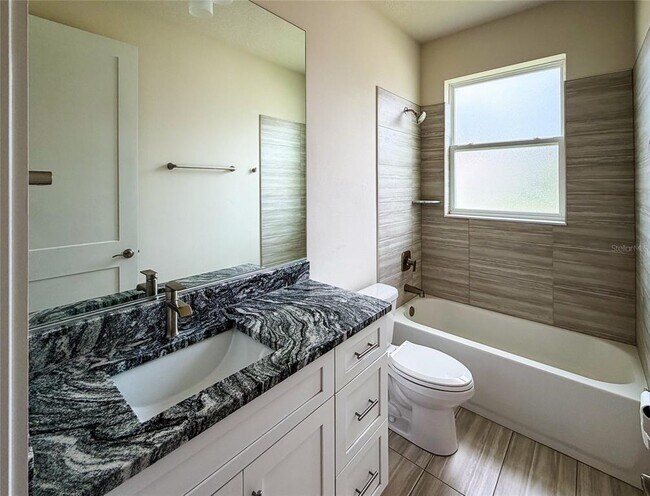 Building Photo - 2065 Paragon Cir W