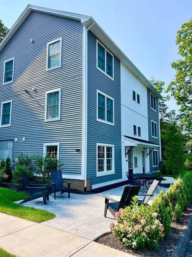 Building Photo - 179 Butternut St