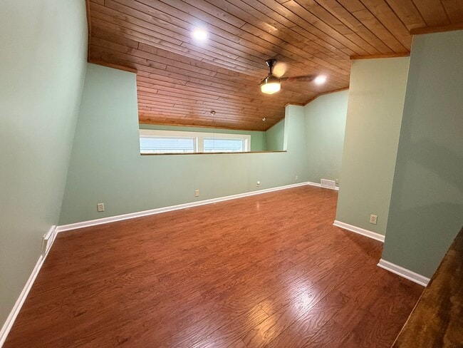 Building Photo - 3 Bed 2.5 Bath Home for Rent, 3.25 Wooded Acres, Oconomowoc Area Schools