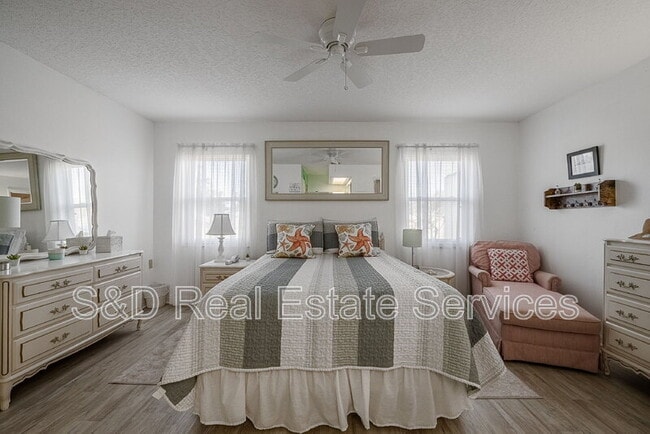 Building Photo - 6042 Seagull Ln