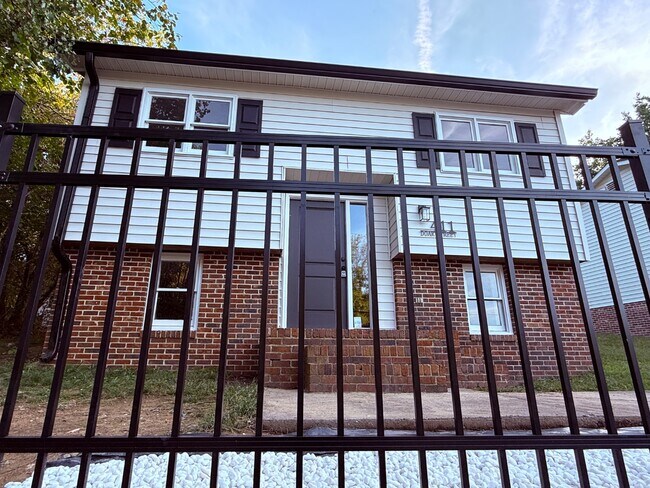 Building Photo - 411 Doak St