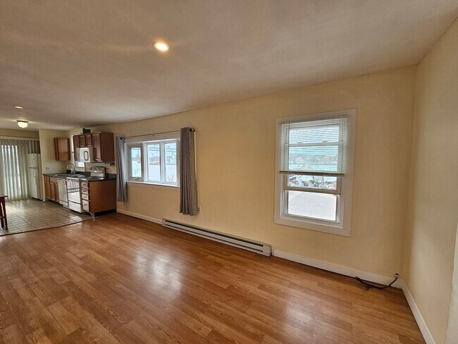 Building Photo - 464 Meridian St