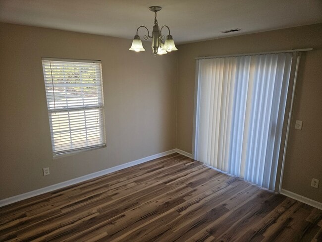 Building Photo - Darling 3br/2ba RANCH!! Avail Now! Near downtown Ral and I-40!!