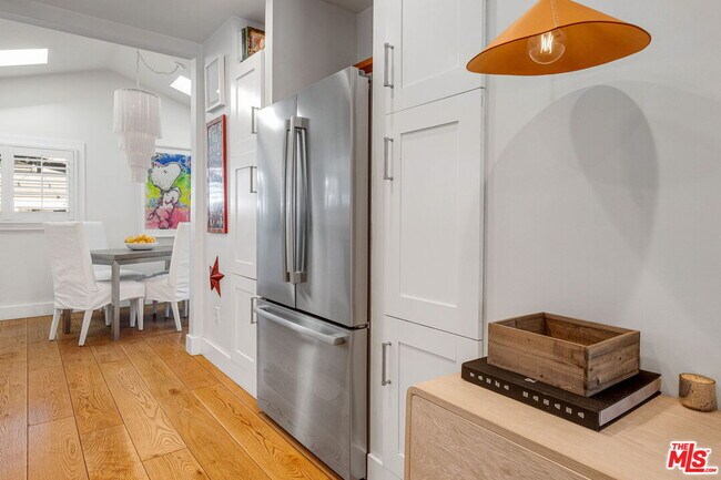 Building Photo - 1605 Cabrillo Ave