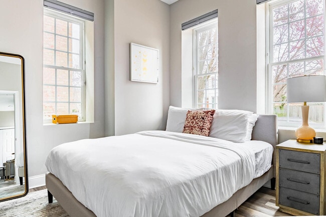 Building Photo - 701 E Street Southeast-ID1011194P