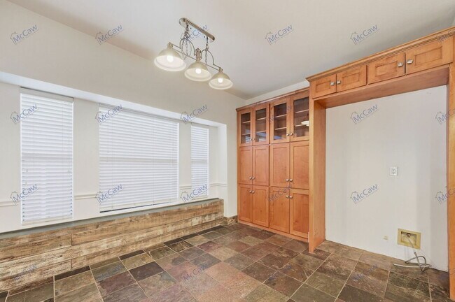 Building Photo - 622 Andover Ln