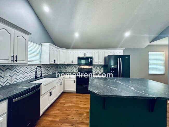 Building Photo - Overland Park Raised Ranch, Primary Suite ...