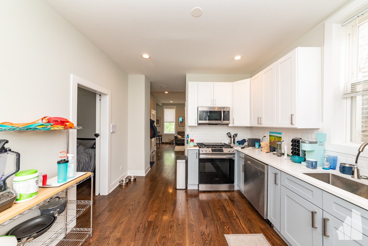 Building Photo - 2145 W Webster Ave