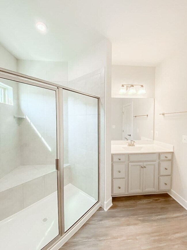 Building Photo - Immaculate & Stunning 3 Bedroom 2.5 Bathroom Brick, End-Unit Condo Style Townhome In Luxurious An...