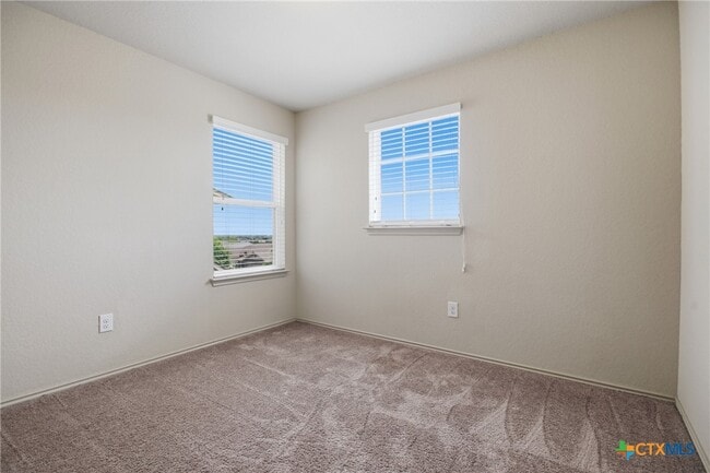 Building Photo - 131 Lake Gln