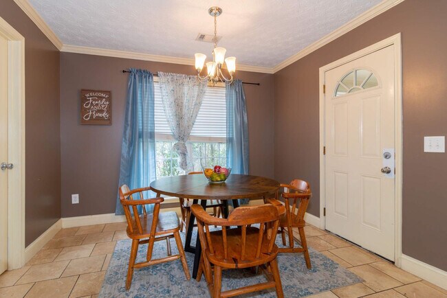 Building Photo - 4235 King Arthur Pl