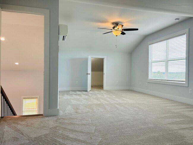 Building Photo - Stunning 4 bedroom 2.5 bath near Downtown Newnan! Must see!