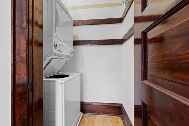 Building Photo - 100 W Main St