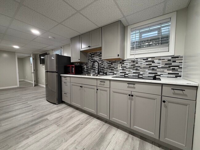 Building Photo - 320-322-322 Wood St