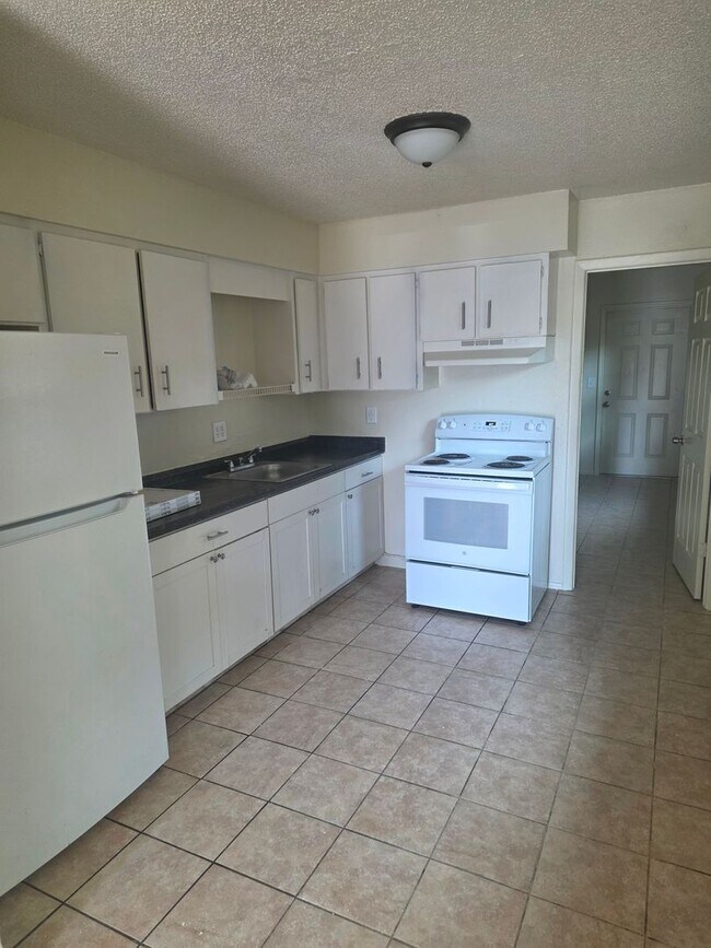 Building Photo - 3/2 DUPLEX