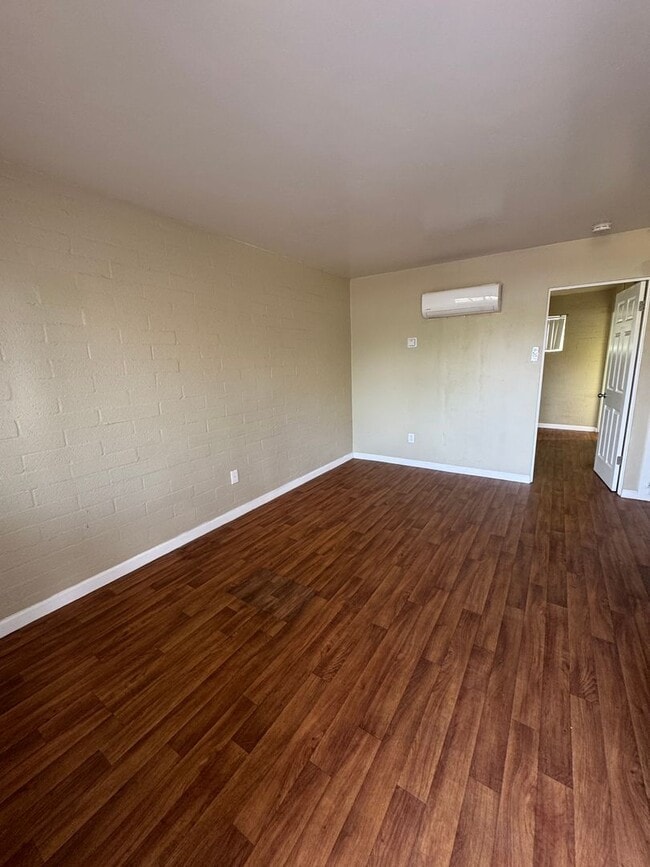 Building Photo - Modern Midtown Living: Sleek 1-BR with Wood Floors in Tucson’s Garden District