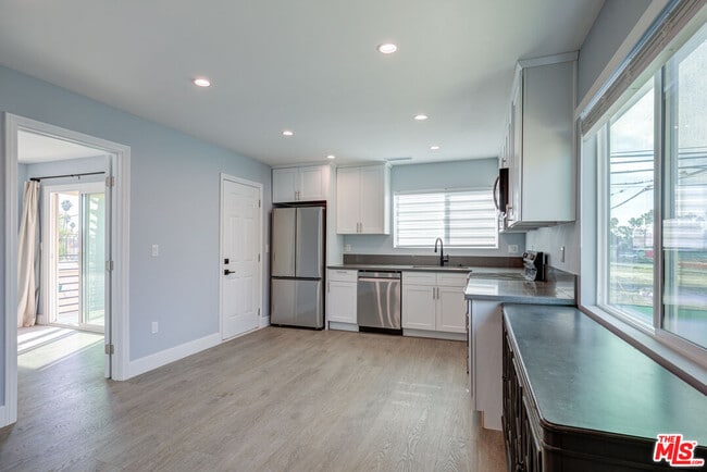 Building Photo - 355 Panama Ave