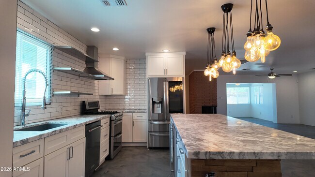 Building Photo - 8637 E Keim Dr