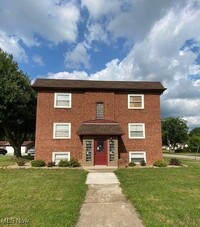 Building Photo - 1834 Mahoning Ave NW