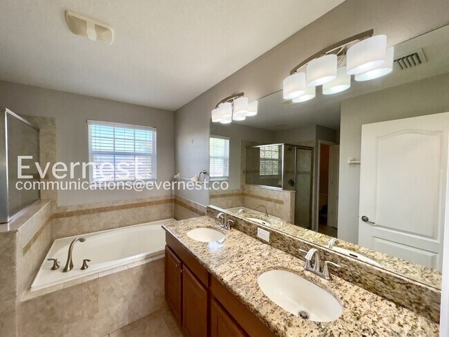 Building Photo - 11211 Flora Springs Dr