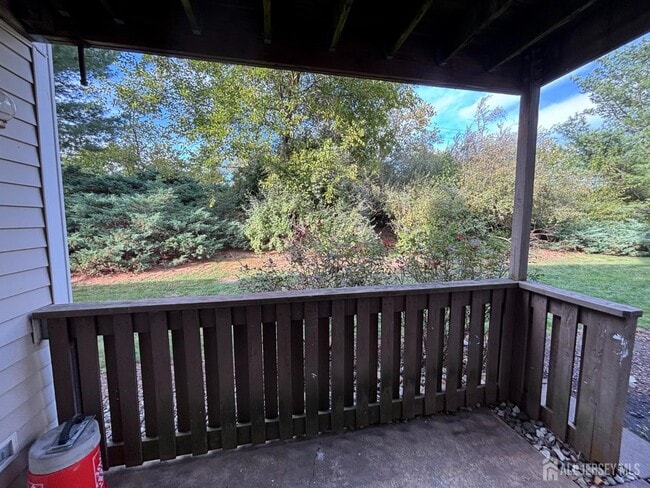 Building Photo - 215 Aspen Dr