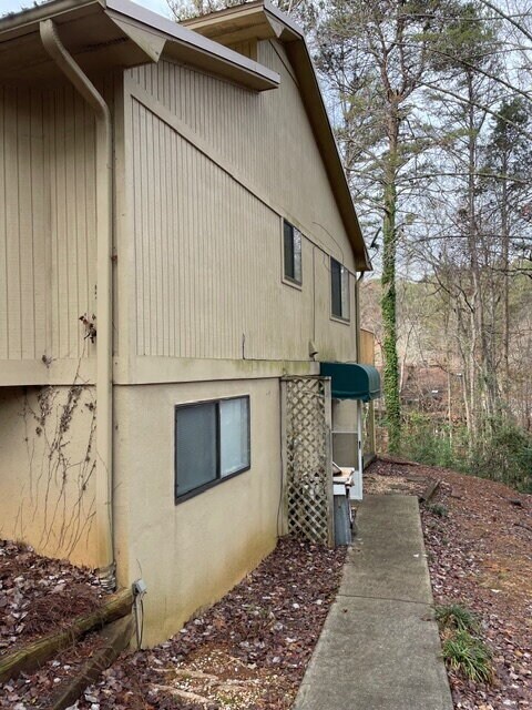 Building Photo - 2 bed, 1 bathroom duplex   - Seneca, SC