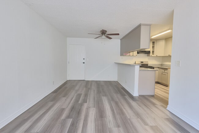 Building Photo - 943 Elden Ave