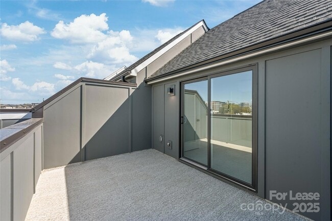Building Photo - 425 Blairhill Rd