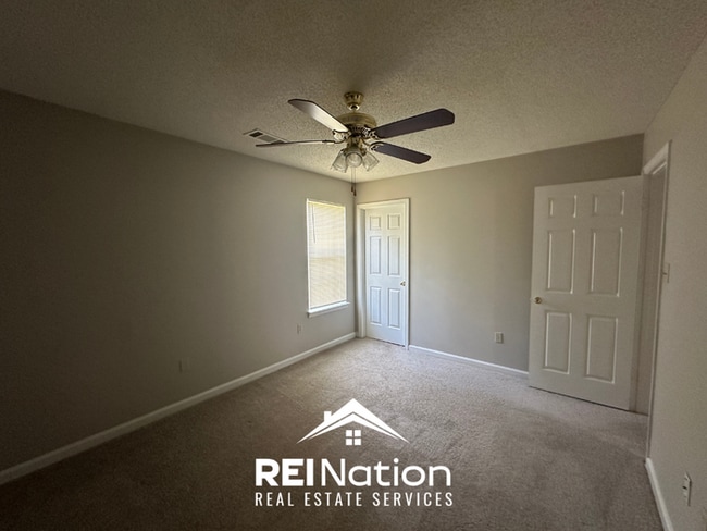 Building Photo - 3BR/2BA Cordova Rental with High Ceilings, Tile Kitchen Flooring & Fireplace