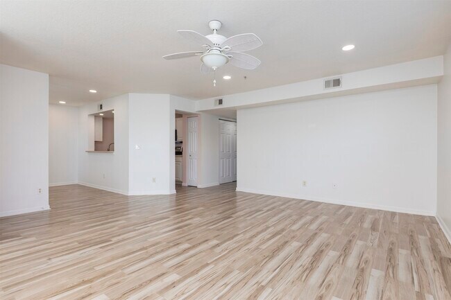 Building Photo - 206 16th St